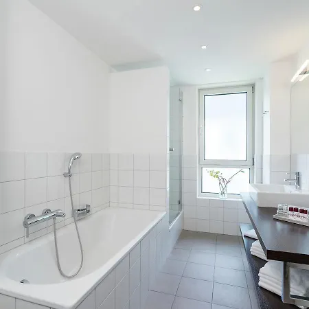 De Luxe 4 *